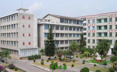 <b>云南省普洱衛生學校</b>